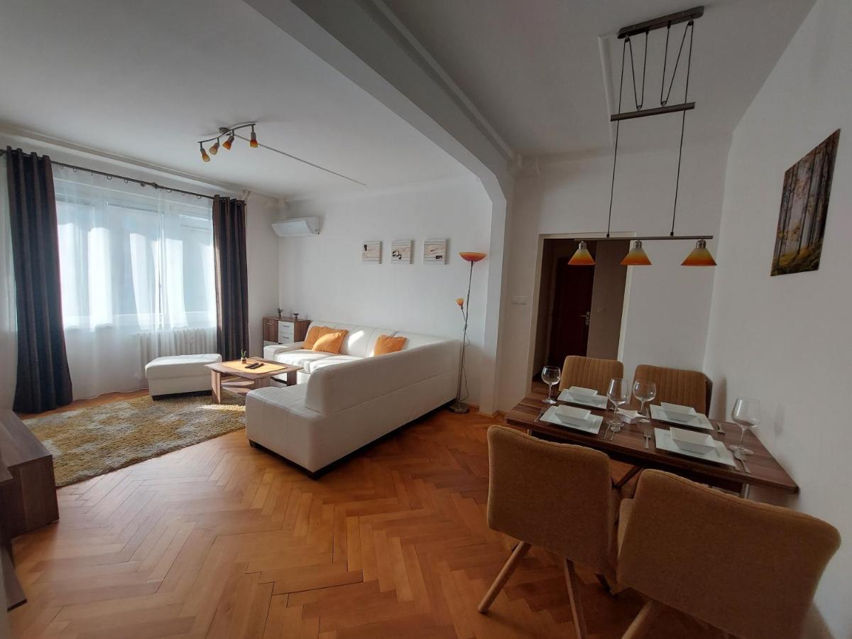 Apartman Merry Bratislava Bagian luar foto