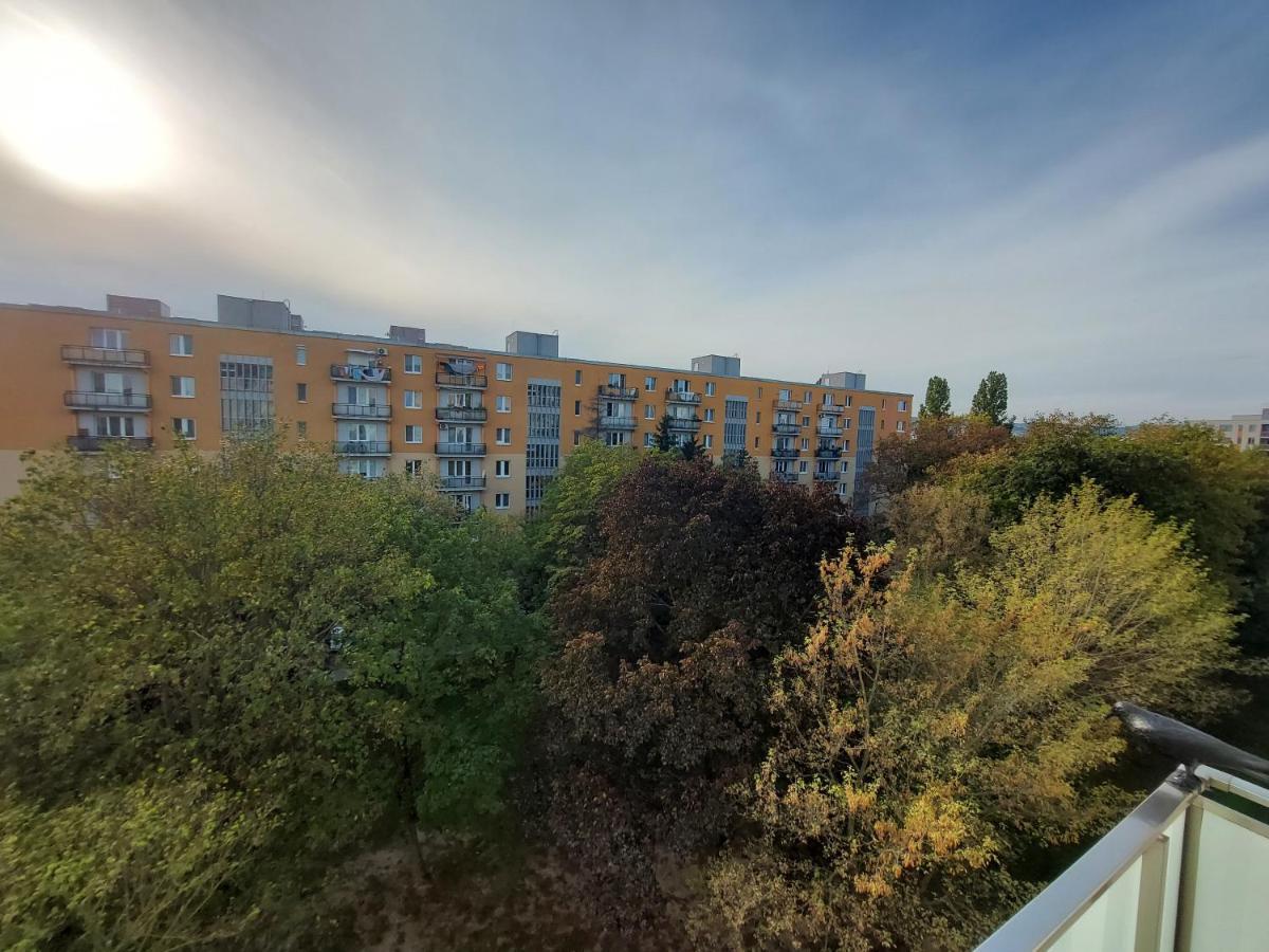 Apartman Merry Bratislava Bagian luar foto